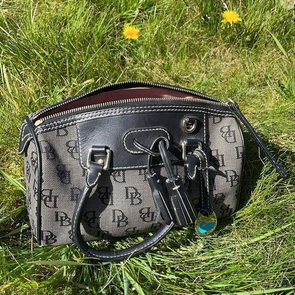 DOONEY & BOURKE 1975 • hand held purse grey and black - Picture 4 of 8